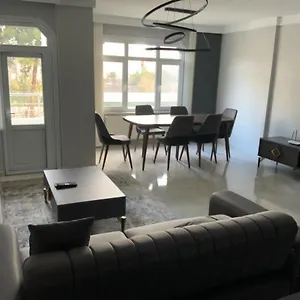 Apartment Luxury Z-apart Family Homes 2 Bedrooms Wifi Near Metro Zeytinburnu, Istanbul