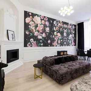 https://leogrand-apartment-on-pekarska-10-lviv.hotelslviv.net