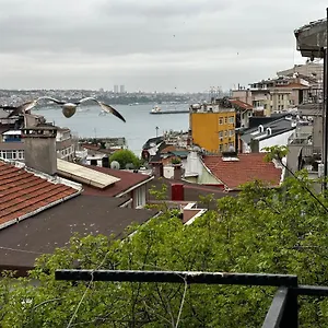 Cute Flat Cihangir Стамбул